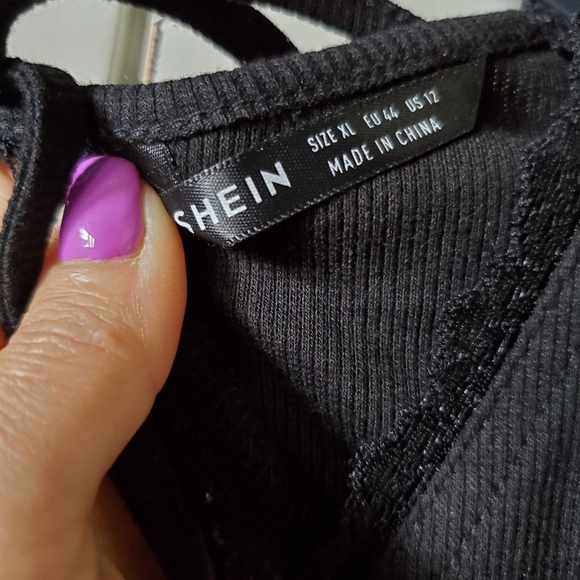 Black open back tie crop top - Picture 14 of 16